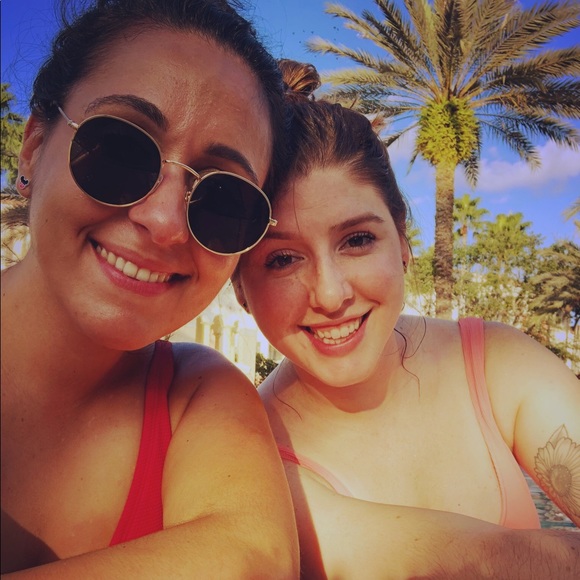 Meet the Posher Other - Meet your Posher, Nicole